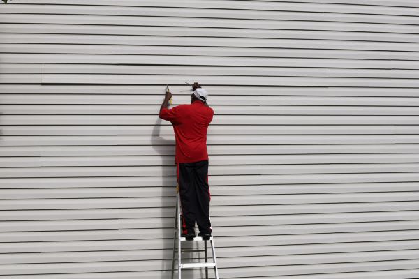 Cost of Siding Reattachment in Niceville