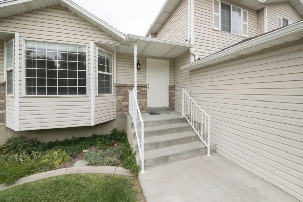 Cost of White Vinyl Siding Replacement in Niceville